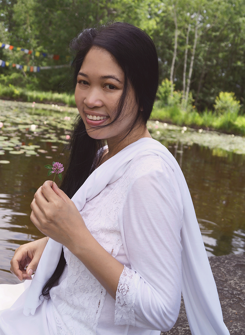 Jendhamuni-at-pond-holding-flower062115