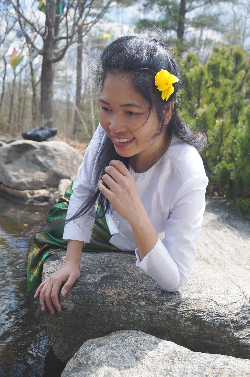 Jendhamuni sitting on rocks041815