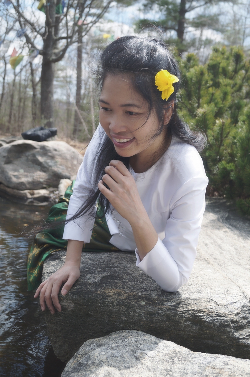 Jendhamuni sitting on rocks041815