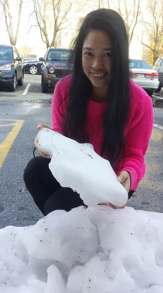 jendhamuniplayingwithsnow120114