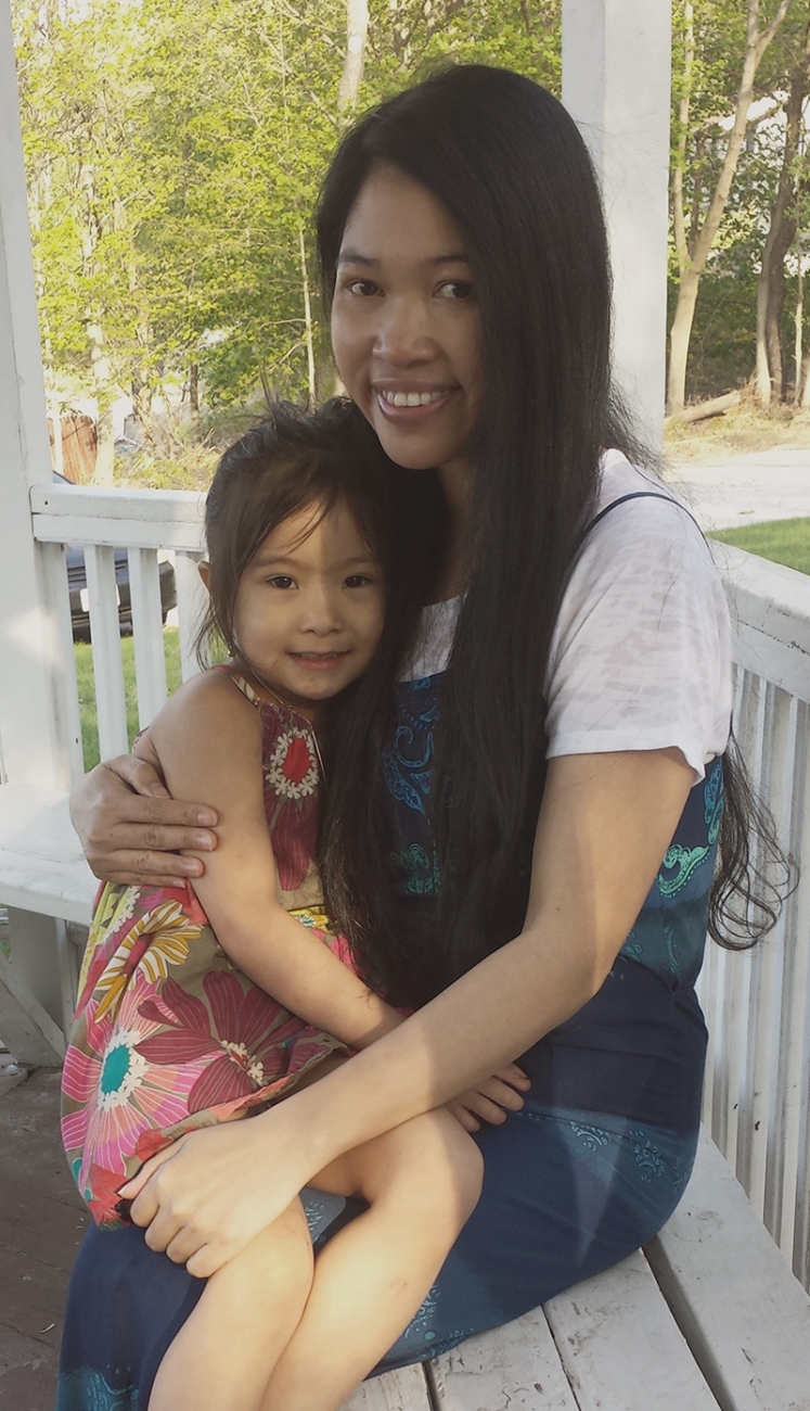 Jendhamuni with little girl050815