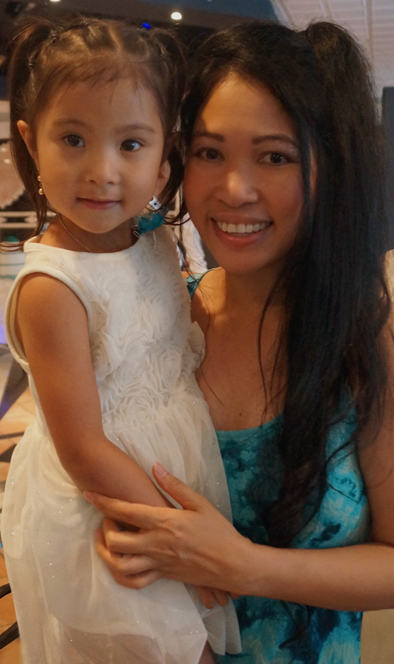 Jendhamuni and little girl no jacket