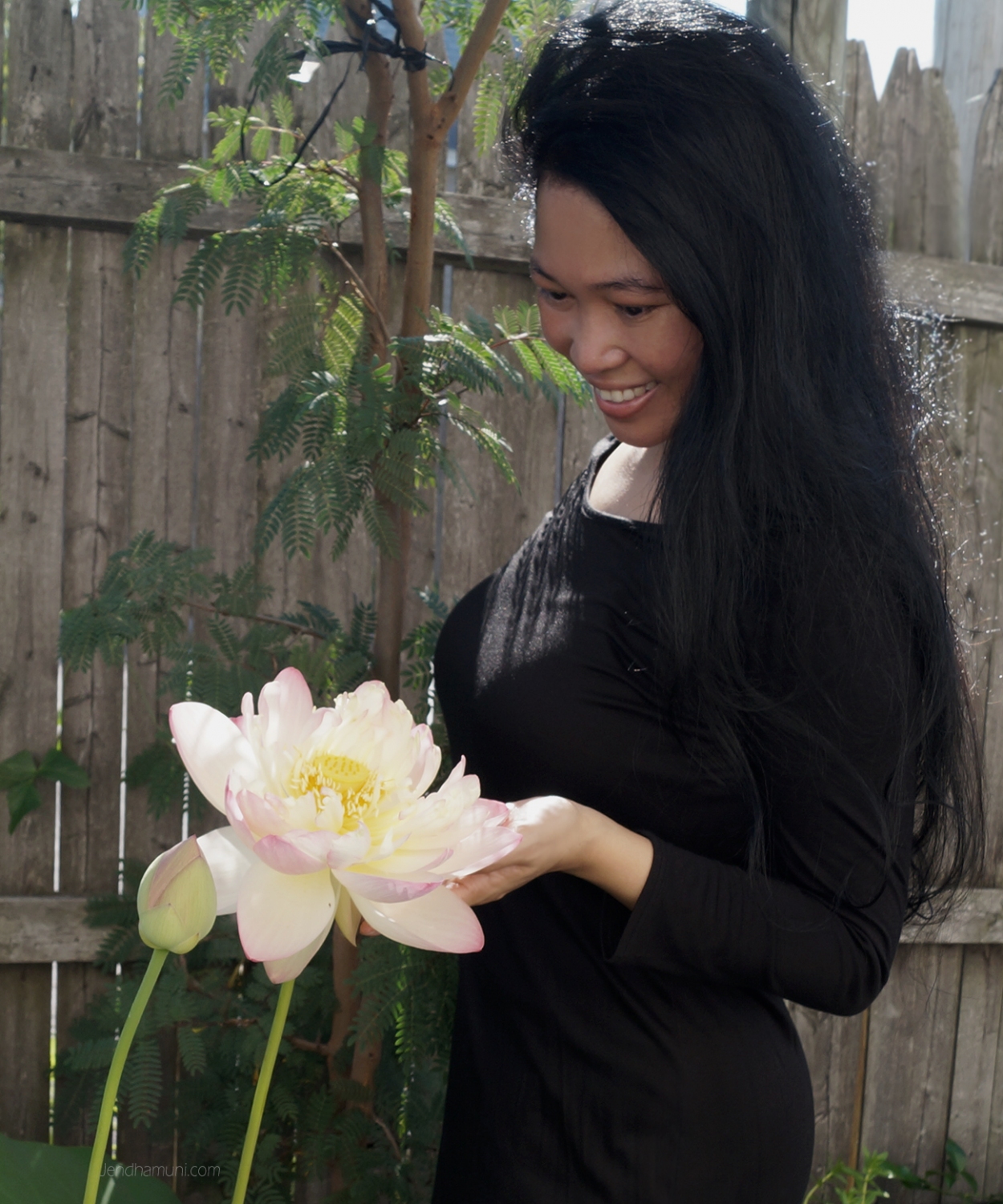 Jendhamuni holding fresh lotus 090115