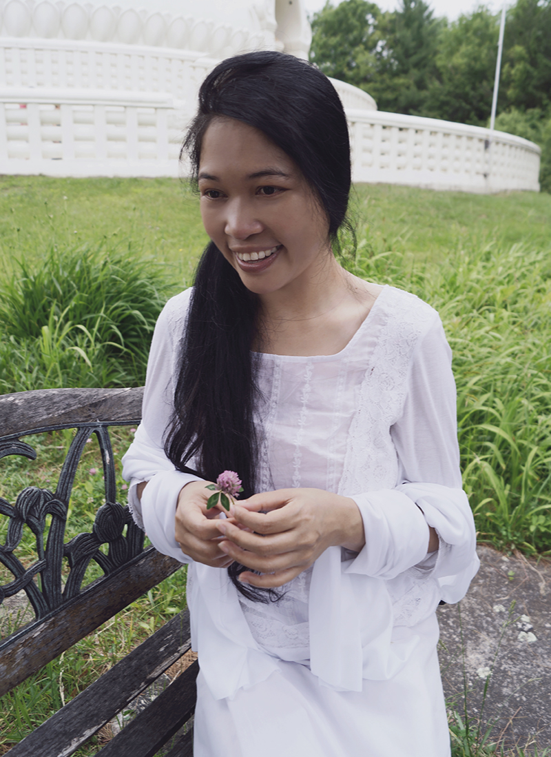 Jendhamuni-with-little-girl